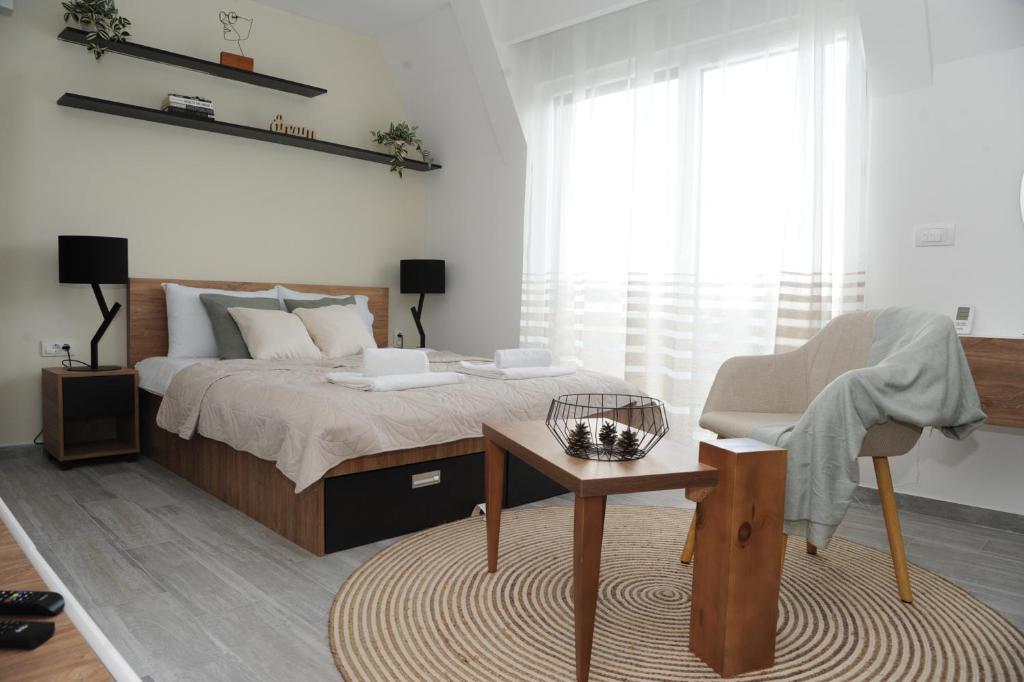 Sunny Woods Apartment — photo 1