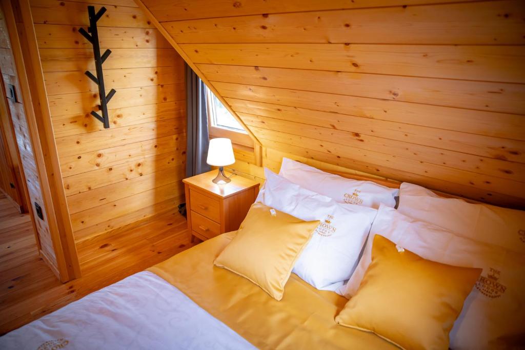 The Crown Lodge photo 2