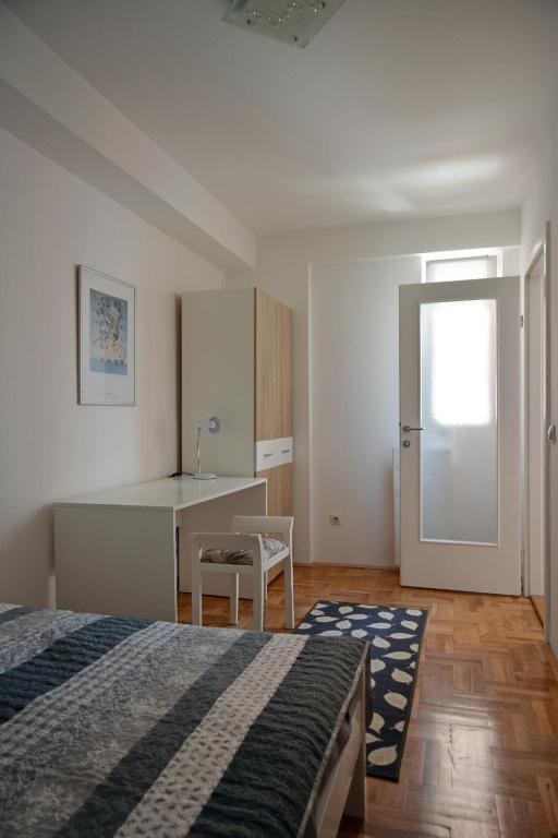 Trident Apartments photo 2