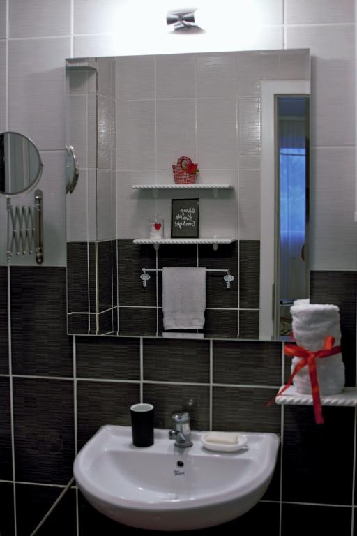 Trident Apartments photo 3