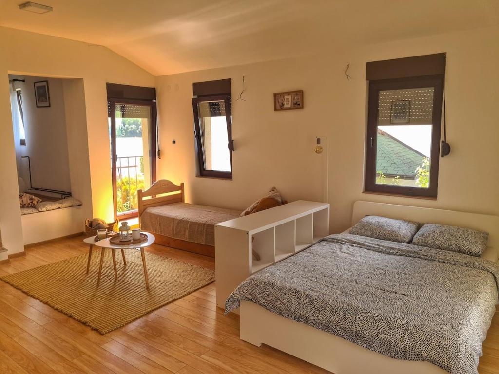 Stunning Danube Villa photo 2
