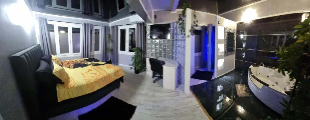 Top luxury apartment photo 2