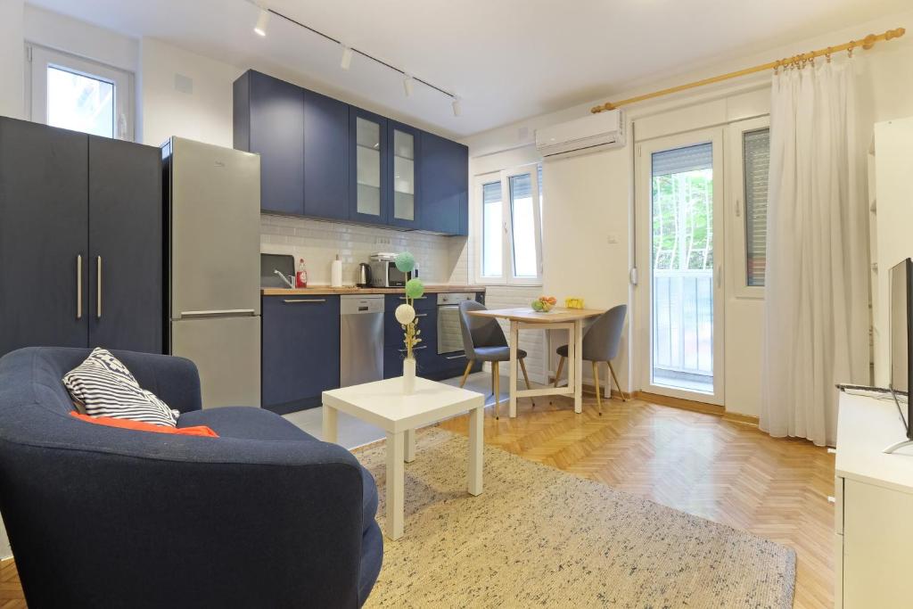 The 7 Apartment - Modern Flat with Terrace near Parliament — photo 1
