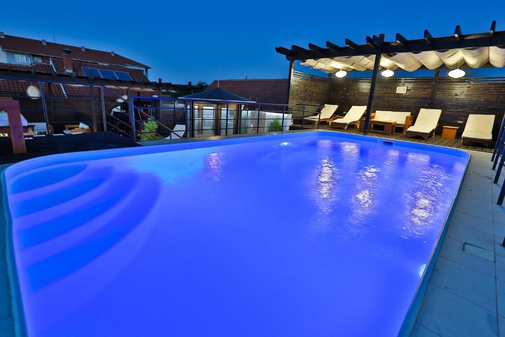 Garni Hotel Zen free parking — photo 1