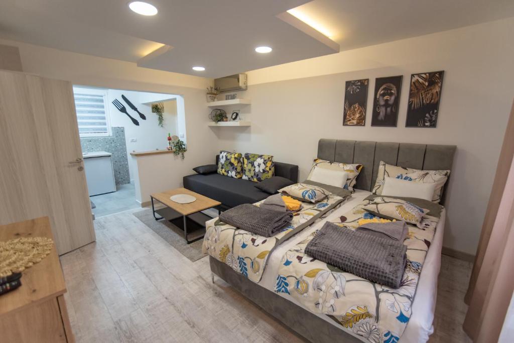 Tanis Apartments photo 2