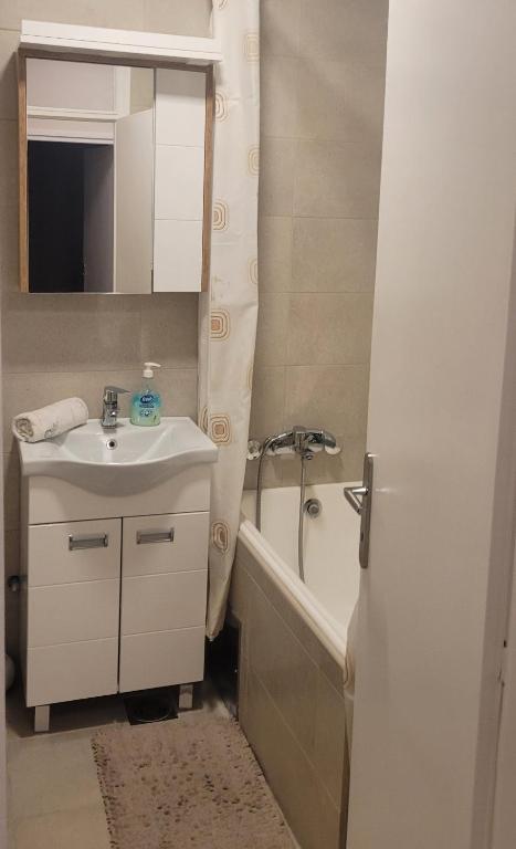 Apartman Beograd Banovo Brdo - lux dvosoban stan photo 3
