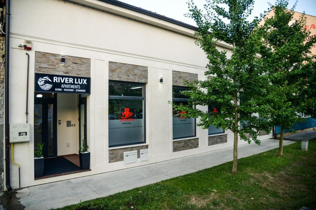Mini Hotel RiverLux Apartments photo 3