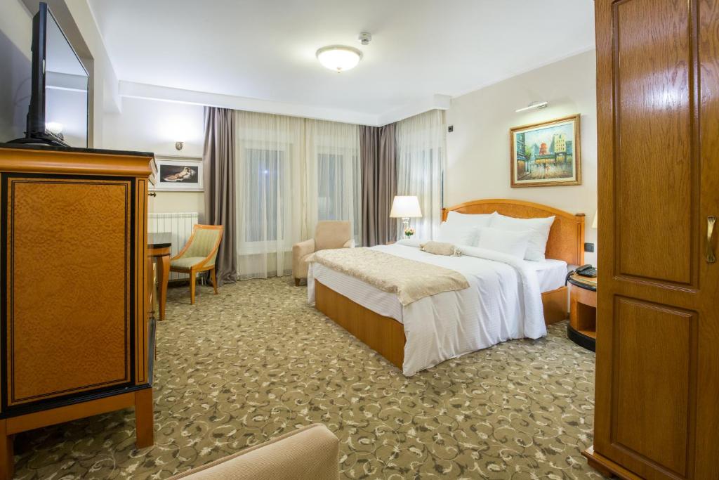 Hotel Sterling Garni photo 2