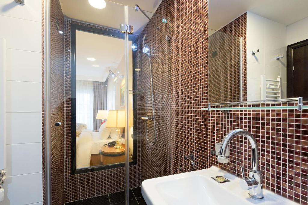 Hotel Sterling Garni photo 3