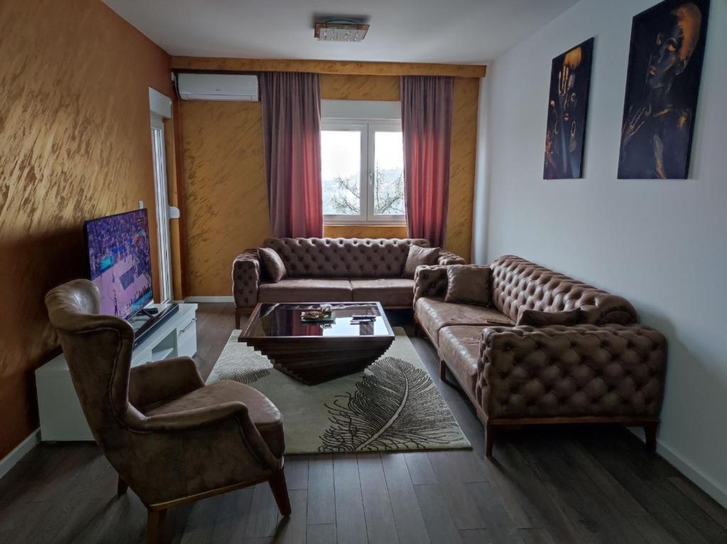 T lux apartman — photo 1