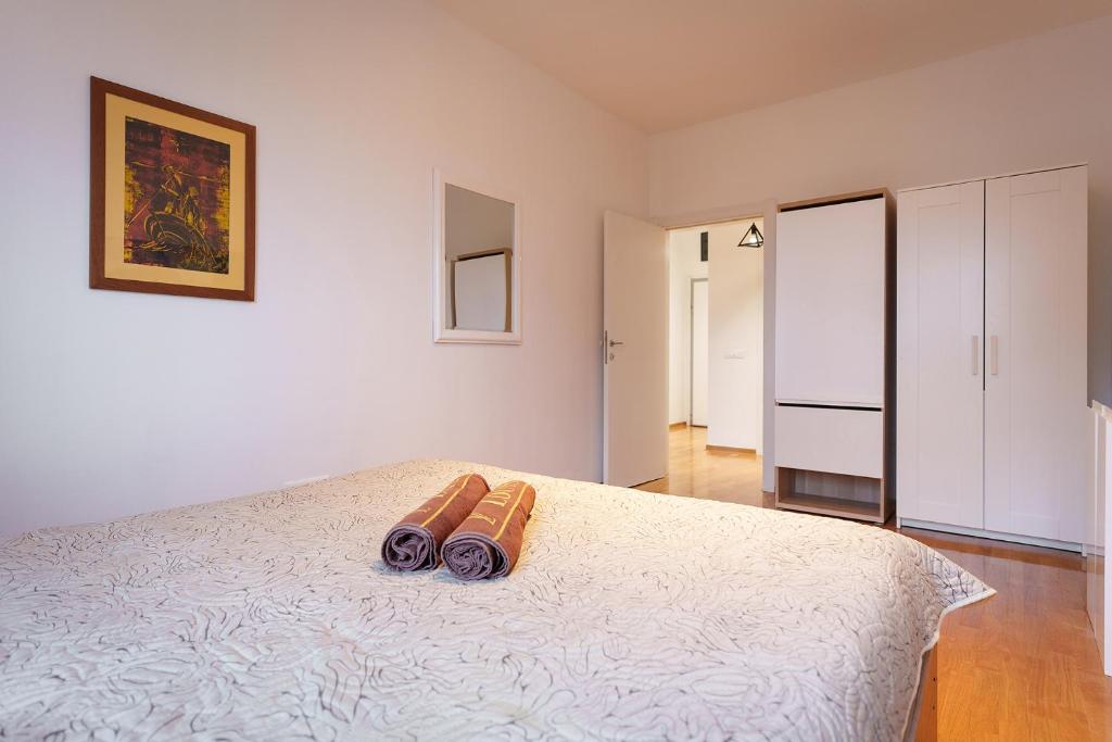 Yellow Lux apartment photo 2