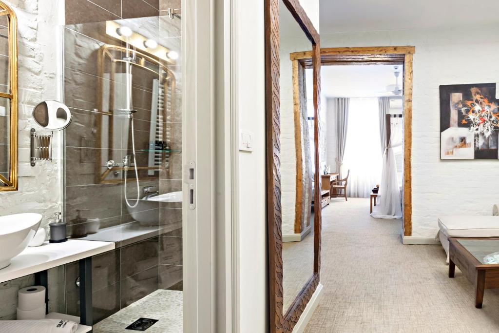 SuperB Luxury Suites photo 3