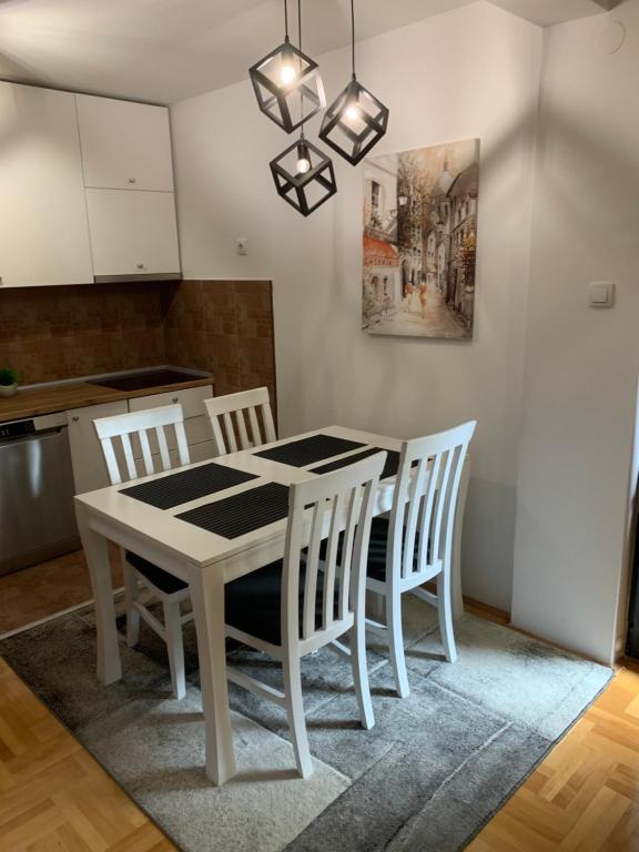 Riverside apartment with private parking photo 3