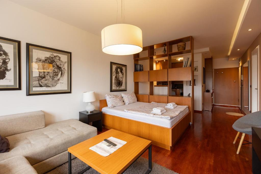 Central Park Apartments photo 2