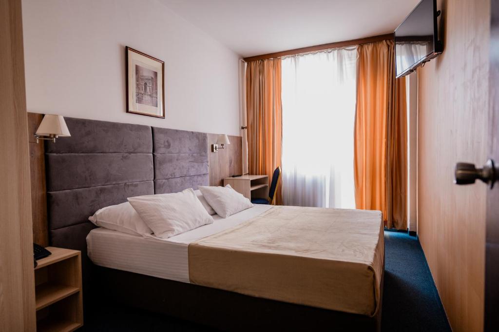 Hotel Slavija photo 2