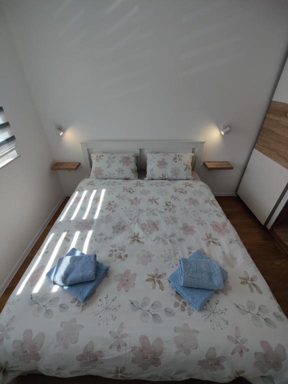 Sunflower Apartments photo 2