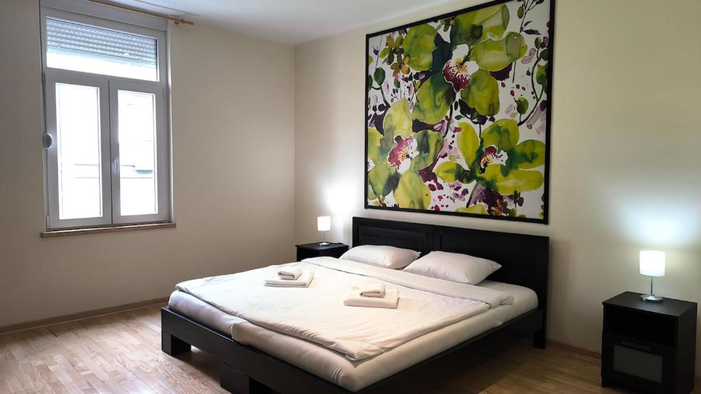 12 Beds 4 Baths 2 Renovated Apts 2nd & 3rd Flr photo 2