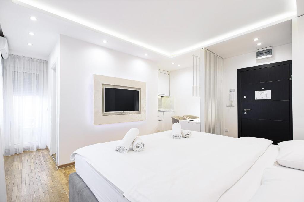 White Apartments photo 2