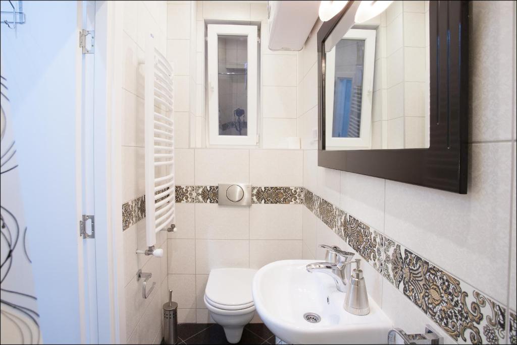 Belle Apartments - Square 8 photo 3