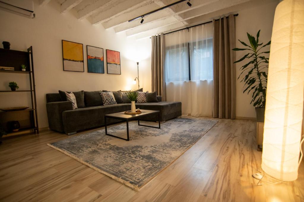 Style and Shine Sunrise Apartment photo 2