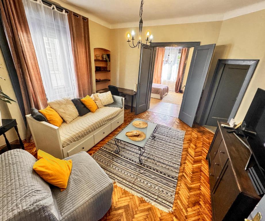 Cozy Pet-Friendly House with Private Yard - Peaceful Stay near Center photo 2