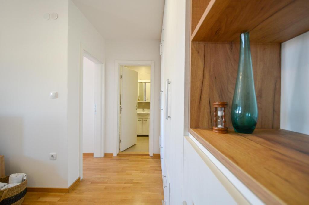 Shine24 - Spacious and Bright Apartment Free Parking and Fast WiFi photo 3