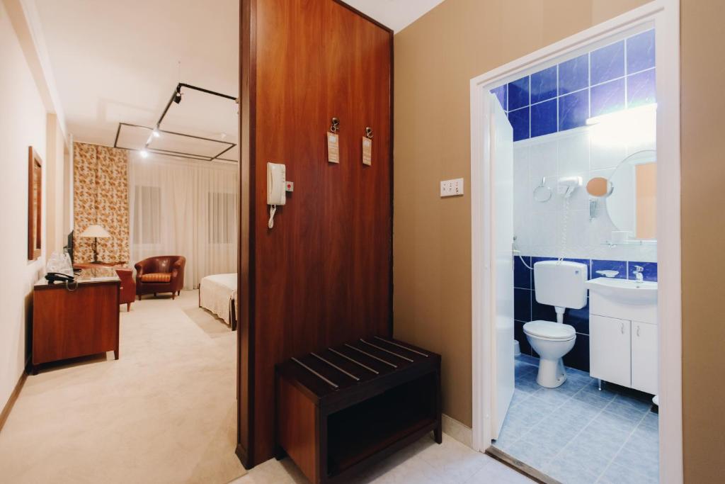 The Regent Club Hotel photo 3