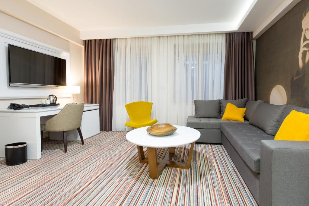 Hotel TESLA - Smart Stay Garni photo 3