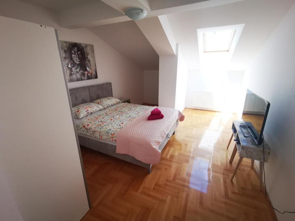 Riviera Apartments photo 2