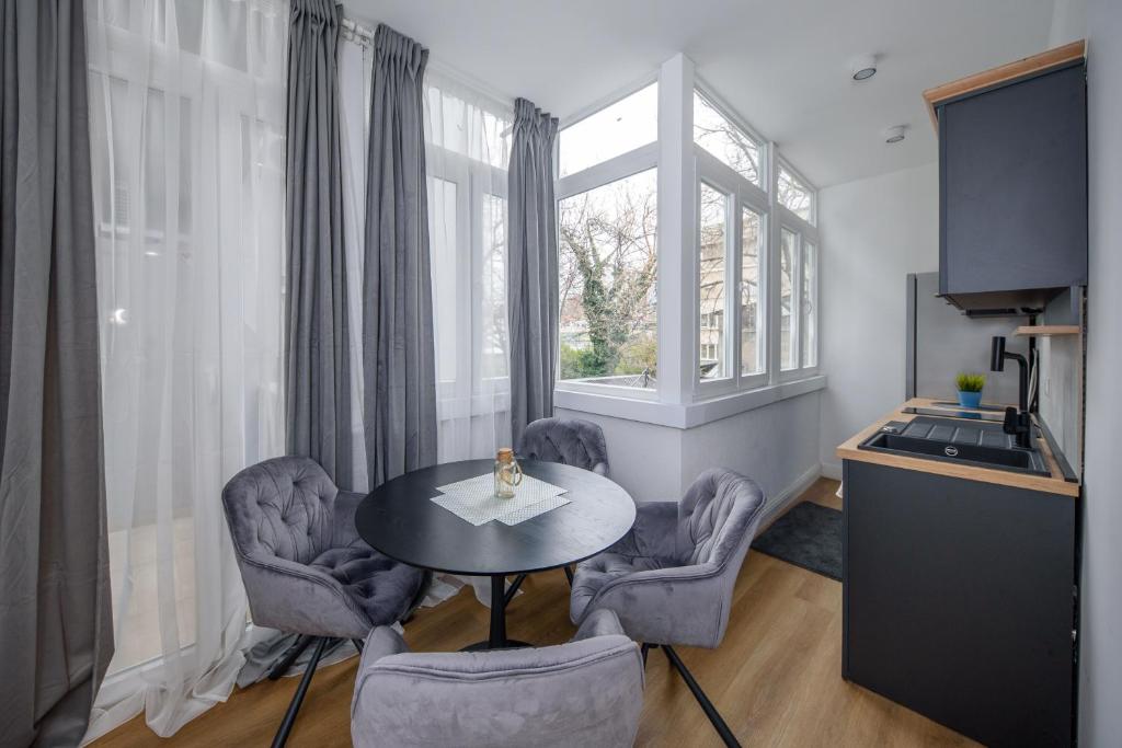Top Central 6 Apartments — photo 1