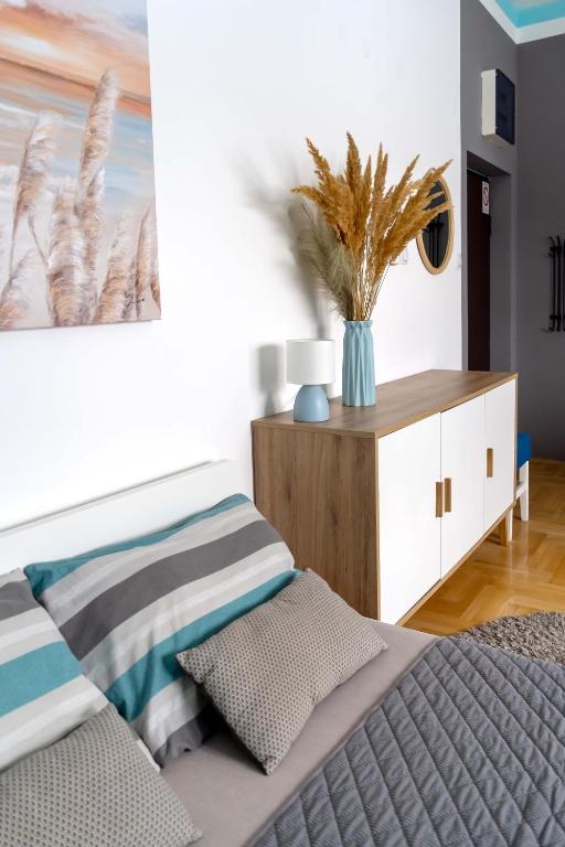 Spacious Studio Close to City Center l Washing Machine l Baby Crib l Breakfast — photo 1