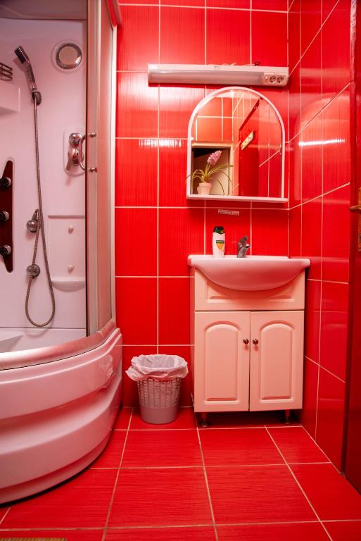 Sobe sa sopstvenim KUPATILOM Private rooms bathroom In CENTER photo 2