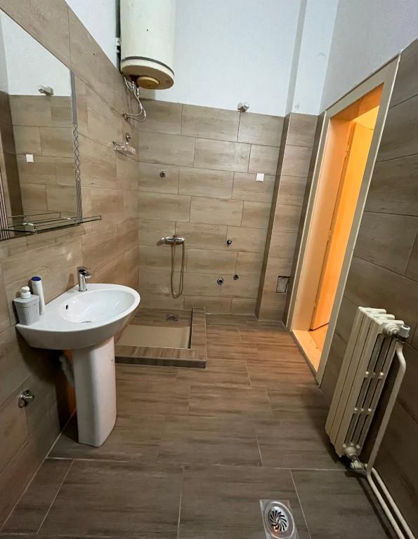 Sobe sa sopstvenim KUPATILOM Private rooms bathroom In CENTER photo 3