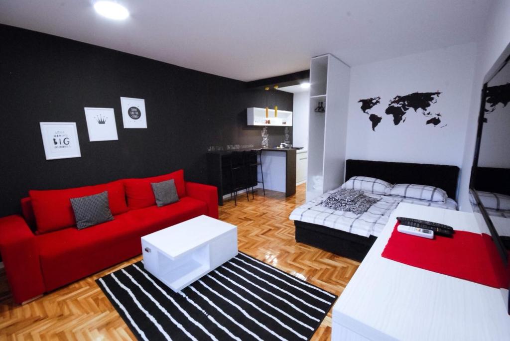 Tiara Apartment Novi Sad with terrace photo 2
