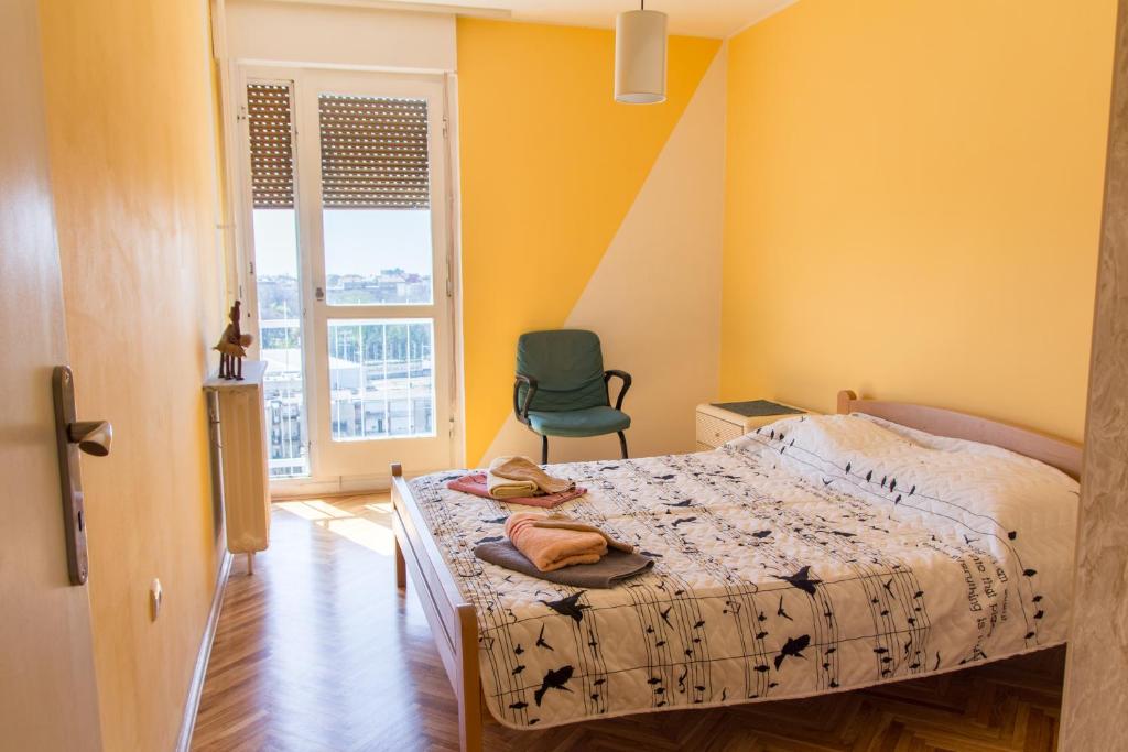 Sunny Apartment photo 2