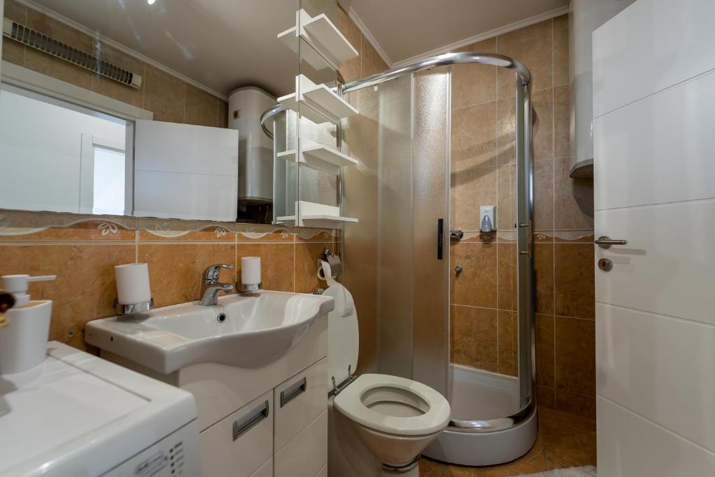 Spacious Family Apartment photo 3