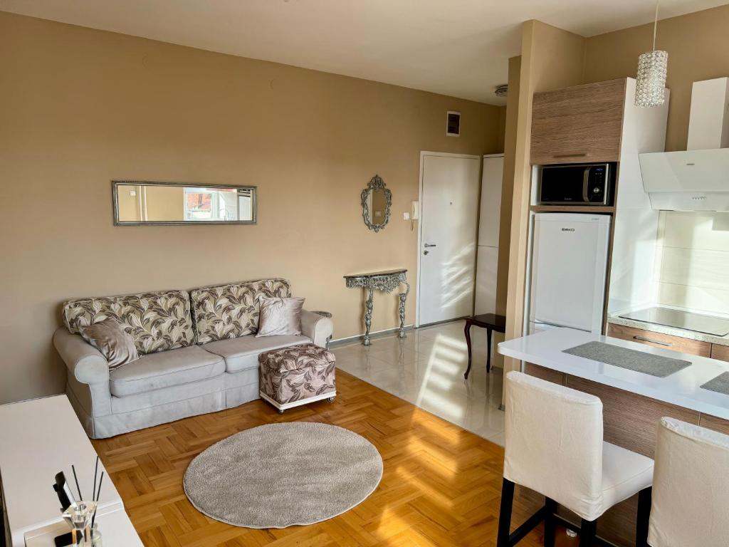 Trident Apartments 3 photo 2