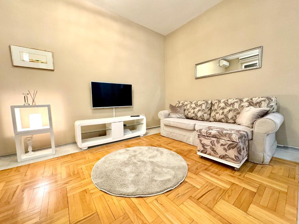 Trident Apartments 3 photo 3