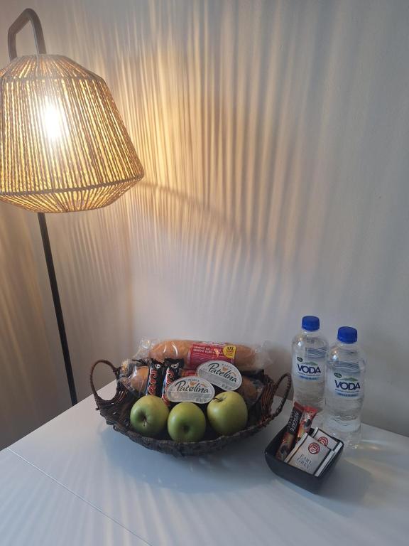 Home-Like Studio Close to Bus Station and Novi Sad Fair l Washing Machine l Breakfast photo 3