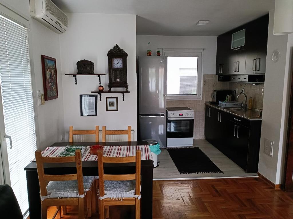 Serbian home with garden photo 3