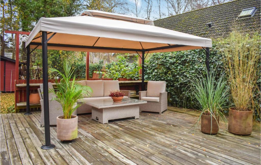 Lovely Home In Höllviken With Kitchen photo 2