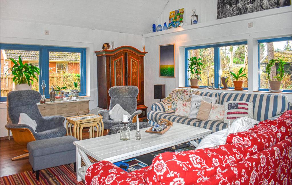 Lovely Home In Höllviken With Kitchen photo 3