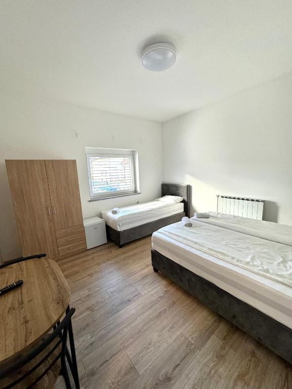 L&L rooms photo 2