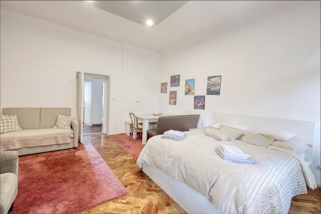 Nick & Klaras Central Apartments photo 2