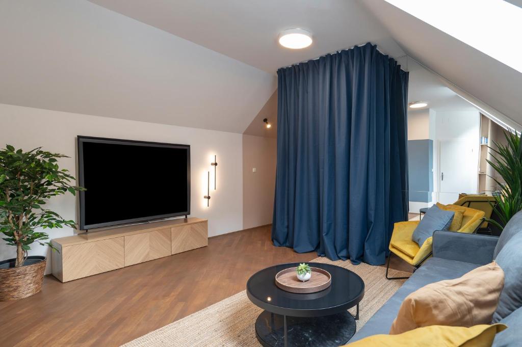 Strict city apartments — photo 1