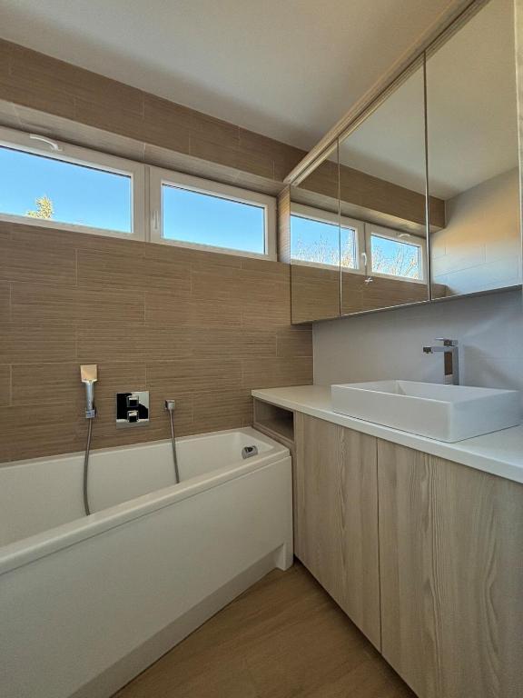 Sunny Apartment in Quiet Area photo 3