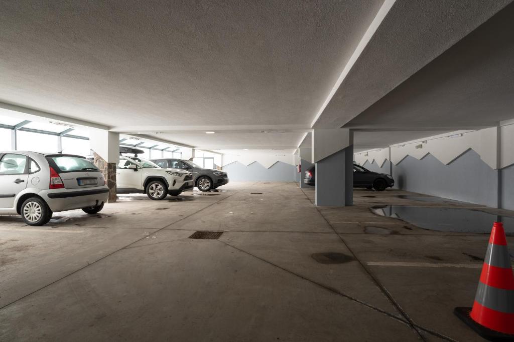 Apartment YOLO - 4 person - Garage parking - Ski in Ski Out photo 3