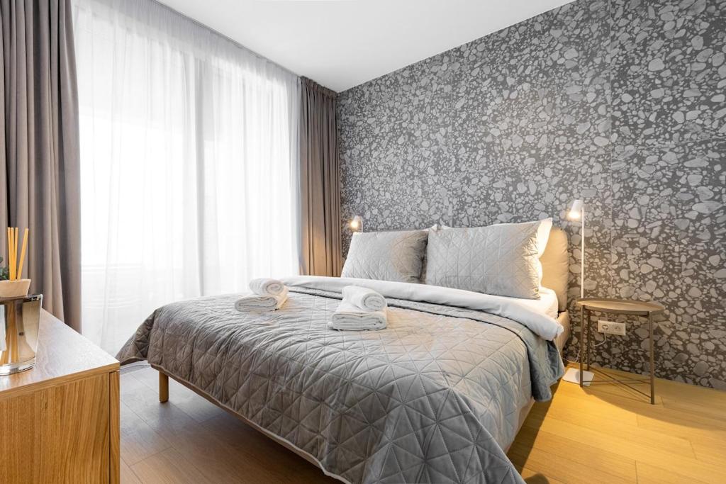 Stylish Haven SkyPark Apartment photo 2