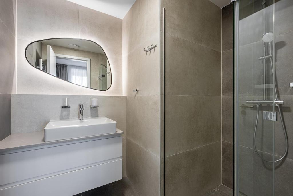 Stylish Haven SkyPark Apartment photo 3