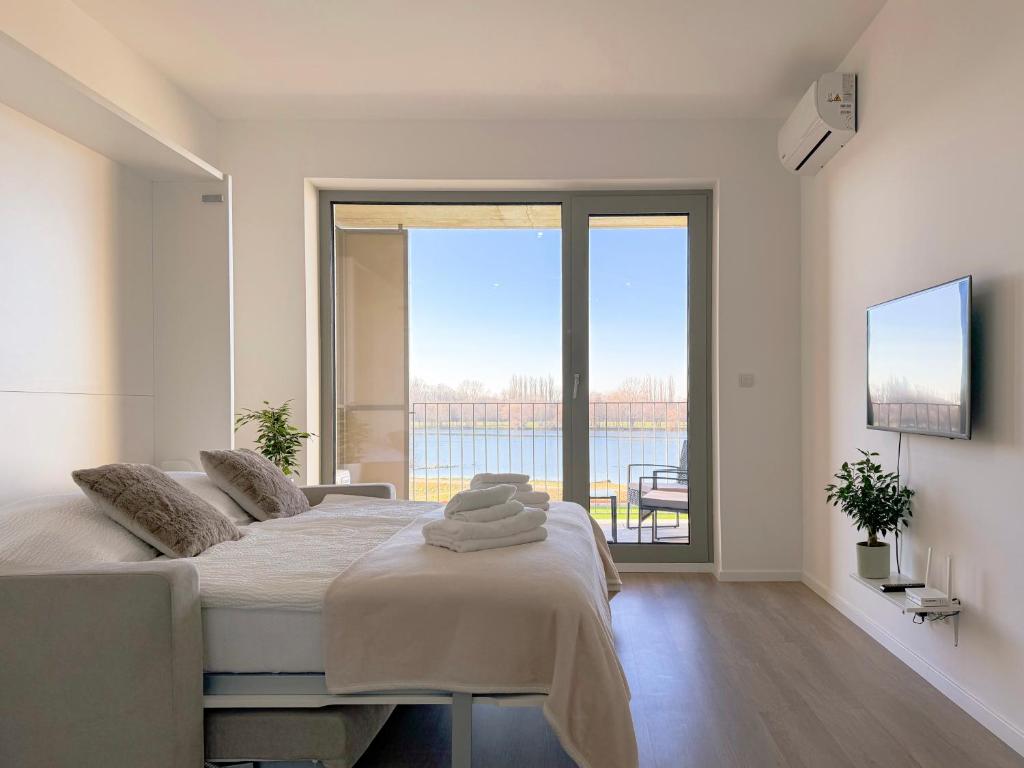 Blue Wave Apartment photo 2